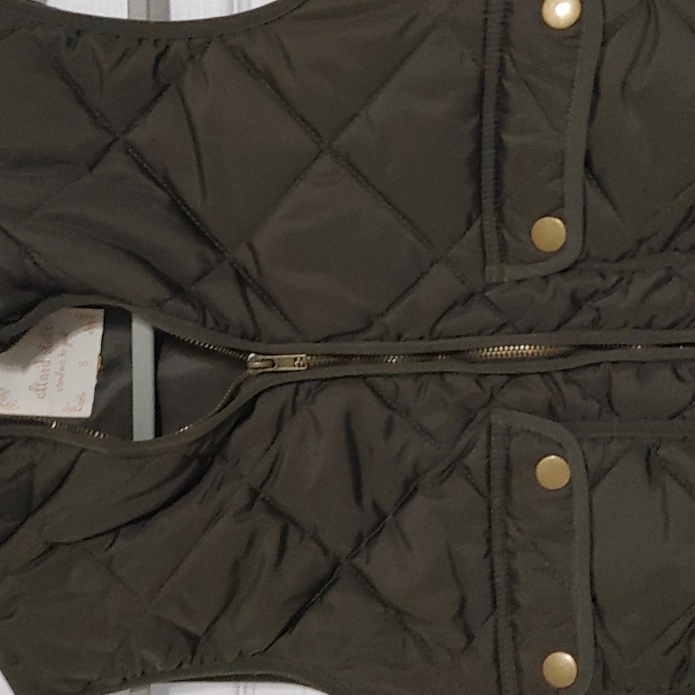 Altar'd State Army Green Quilted Vest with Gold Snap Accent Women's Small EUC - Picture 3 of 4